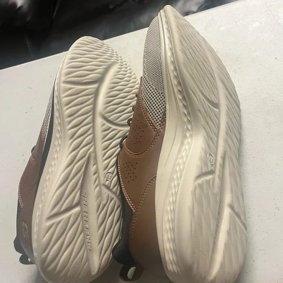 Skechers Men's Tan and Gray Sneakers